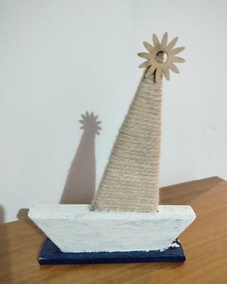 Modellino di barca in legno