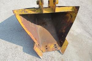 Benna trapezoidale per terna o miniescavatore