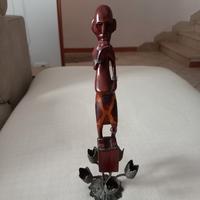 Statuina etnica in legno base metallo 