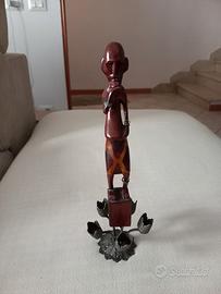 Statuina etnica in legno base metallo 