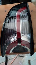 FaroFANALE POSTERIORE SINISTRO A LED LAND ROVER D