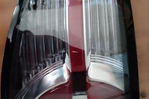 FaroFANALE POSTERIORE SINISTRO A LED LAND ROVER D