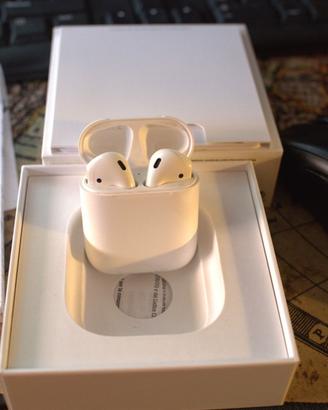 AirPods 2a generazione con custodia di ricarica