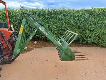 Caricatore Posteriore Letame con Benna Forca