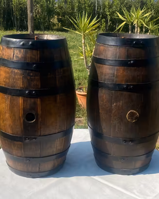 Coppia di Botti in Legno Rustiche