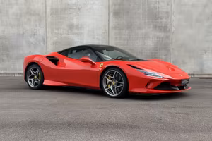 Ferrari F8 Tributo - sollevatore - volante Led