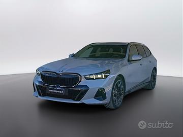 BMW Serie 5 G61 2024 Touring - 520d Touring U14200