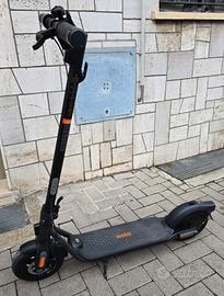 Monopattino elettrico Ninebot Kickscooter F2 E 