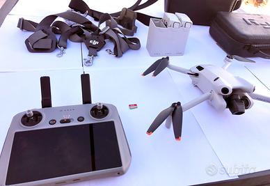 DJI Mini 4 Pro Rc2 con 3 batterie + accessori