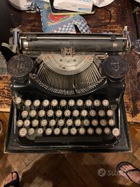 Macchina da scrivere vintage Underwood Portable
