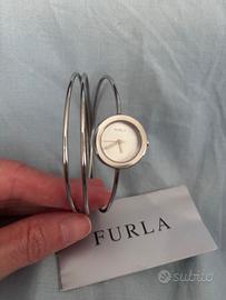 Orologio Furla da donna – design bracciale in acci