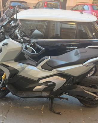 Xadv 750