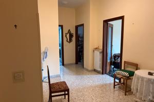 Appartamento 98 mq, box auto, posto auto esterno