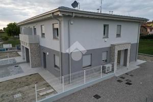 VILLA A SCHIERA A SAN PROSPERO