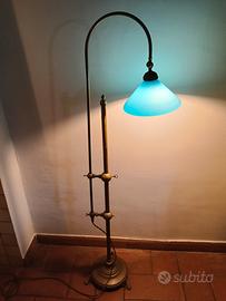 lampada antica in ottone con paralume in vetro 