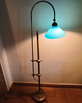 lampada antica in ottone con paralume in vetro 