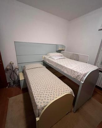 Cameretta per bambini con letto a castello