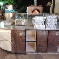 Arredamento pizzeria e forno a legna professionale