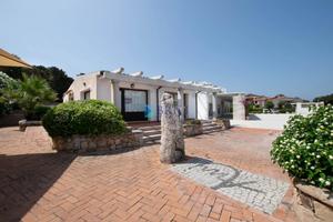 Negozio e appartamento in Piazza Bianca Porto Roto