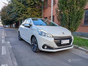 Peugeot 208 5 Porte 208 5p 1.2 puretech Signature
