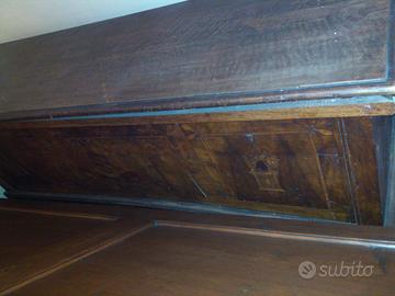 Cassapanca d'epoca con disegni ad intarsio