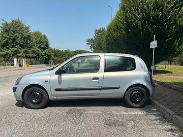 Renault Clio 1.2 8v 2002