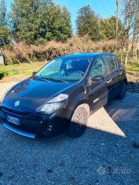 Renault Clio  5 porte del 2009in buone condizioni.