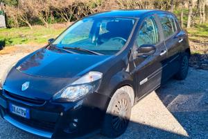 Renault Clio  5 porte del 2009in buone condizioni.