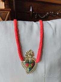 collana con cuore sacro 