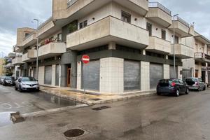 Locale commerciale castromediano