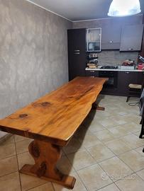 tavolo in legno massello in cedro