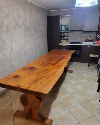 tavolo in legno massello in cedro