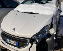 PEUGEOT 208 - 2012 auto incidentata