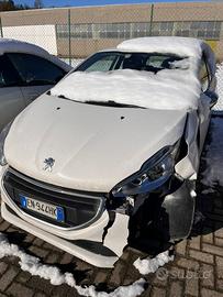 PEUGEOT 208 - 2012 auto incidentata