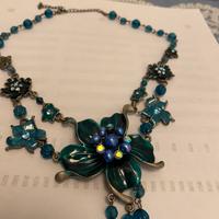 Collana smaltata fiore