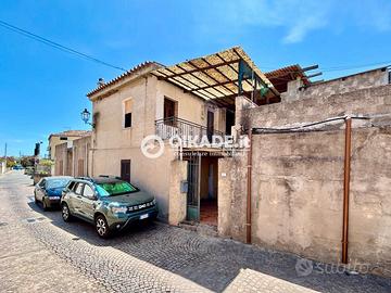 Pula - Bilivelli con cortile in centro