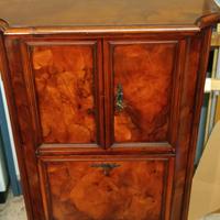 Mobile ingresso Cabinet 