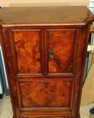 Mobile ingresso Cabinet 