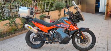 KTM 890 Adventure S.  