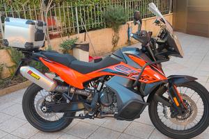 KTM 890 Adventure S.  