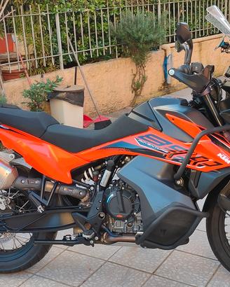 KTM 890 Adventure S.  
