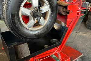 Rettifica  le gomme scalinate  che fanno rumore