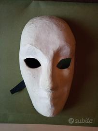 Maschera di carta pesta