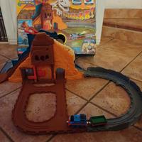 Pista trenino Thomas Roaring Dino Run Fisherprice