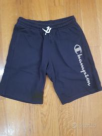 Short Champion.
Taglia 11-12 anni