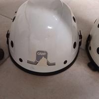 Caschi da arrampicata.