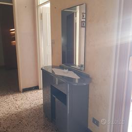 mobile da entrata com specchio