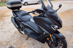 YAMAHA TMAX 560