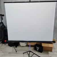 Schermo regolabile per videoproiettore