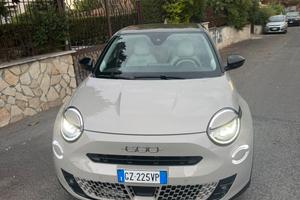 FIAT 600 HYBRID DCT LA PRIMA 145 CV